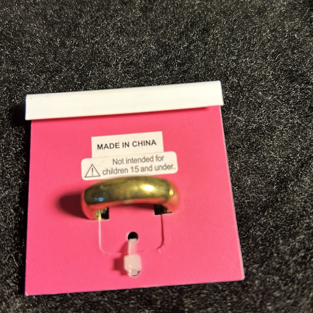 Betsey Johnson Frenchie Enamel Adjustable Ring. Pink/Gold - Picture 4 of 4
